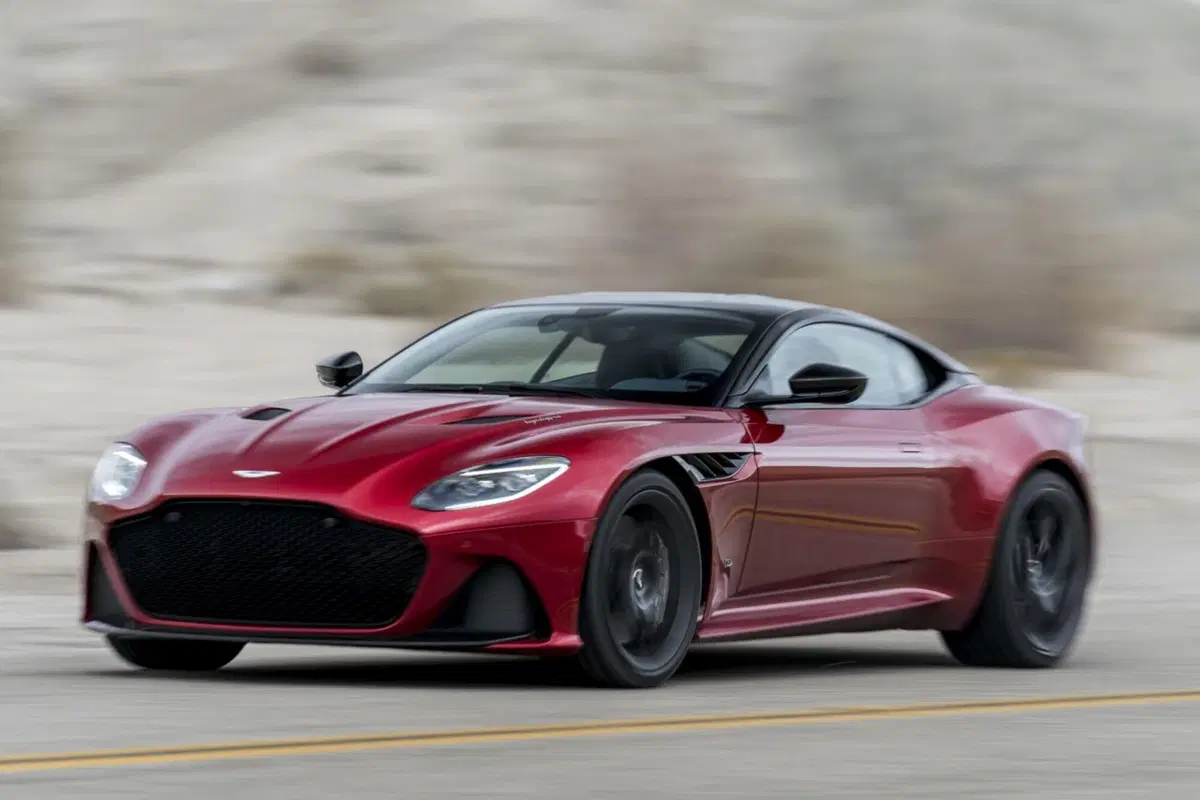 Aston Martin DBS Superleggera, l'estrema che strizza l'occhio al passato (9)