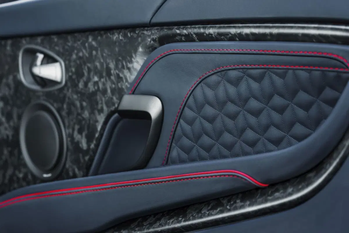 Aston Martin DBS Superleggera, l'estrema che strizza l'occhio al passato (12)