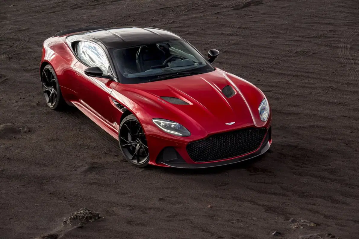 Aston Martin DBS Superleggera, l'estrema che strizza l'occhio al passato (13)