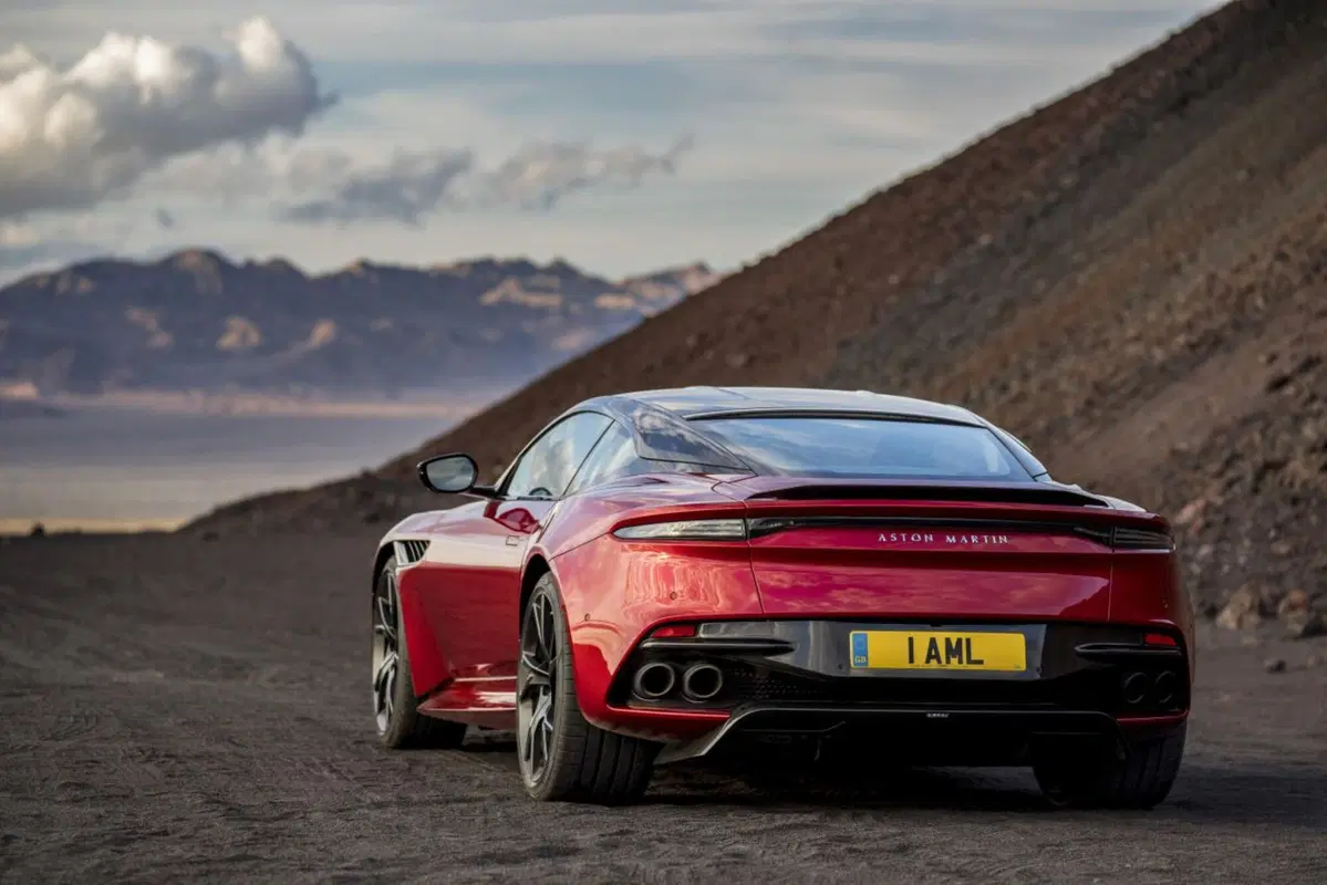 Aston Martin DBS Superleggera, l'estrema che strizza l'occhio al passato (14)