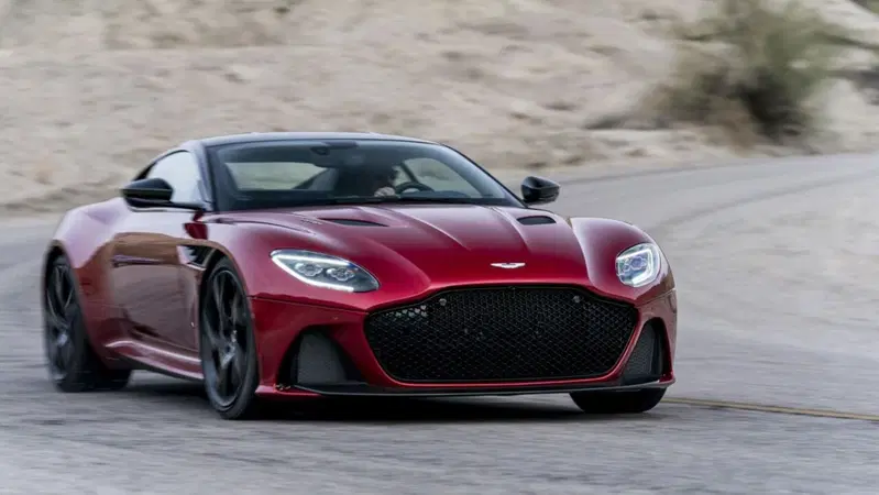 Aston Martin DBS Superleggera, l'estrema che strizza l'occhio al passato