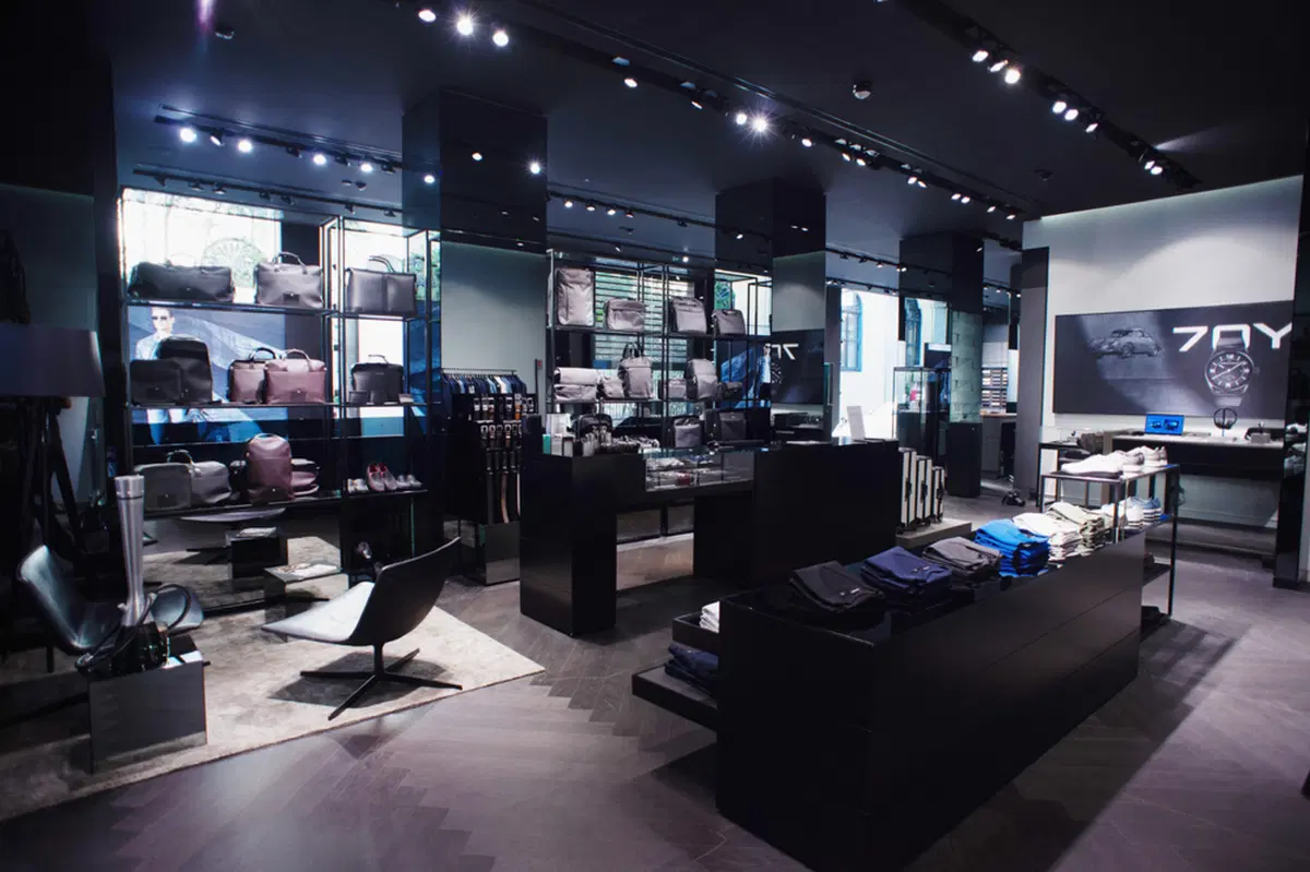 Milano: nel Quadrilatero della moda apre il 5° Porsche Studio al mondo (3)