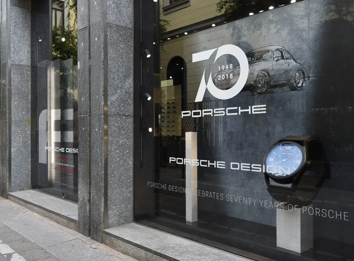 Milano: nel Quadrilatero della moda apre il 5° Porsche Studio al mondo (6)