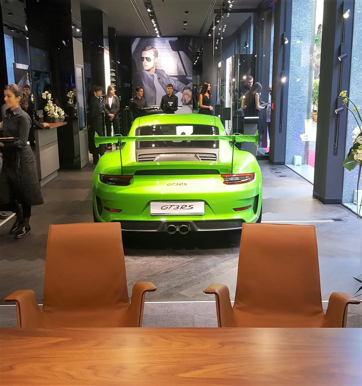Milano: nel Quadrilatero della moda apre il 5° Porsche Studio al mondo