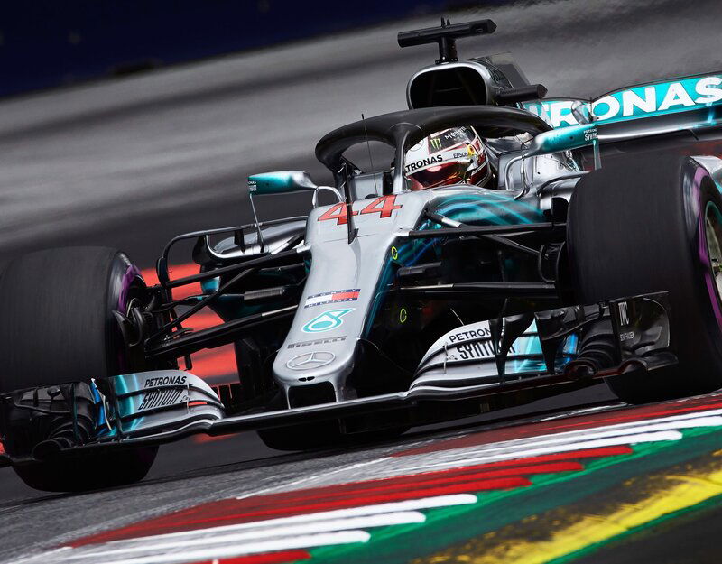 Ritiro per Lewis Hamilton