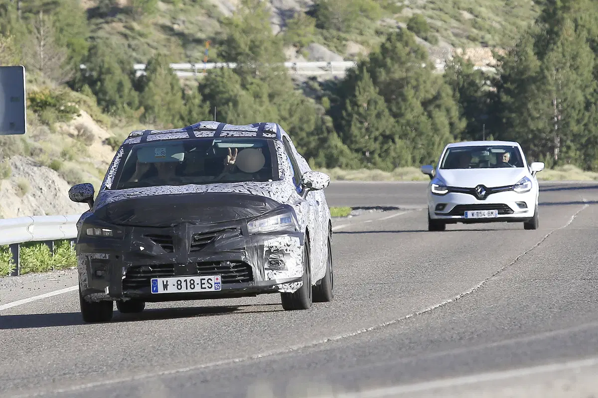 Renault Clio V, ecco le prime foto del muletto 