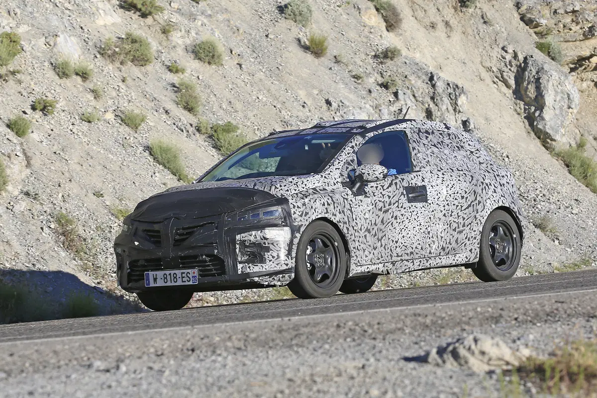 Renault Clio V, ecco le prime foto del muletto  (4)