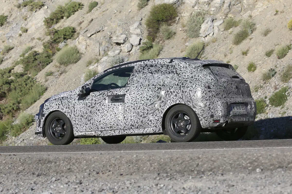 Renault Clio V, ecco le prime foto del muletto  (8)