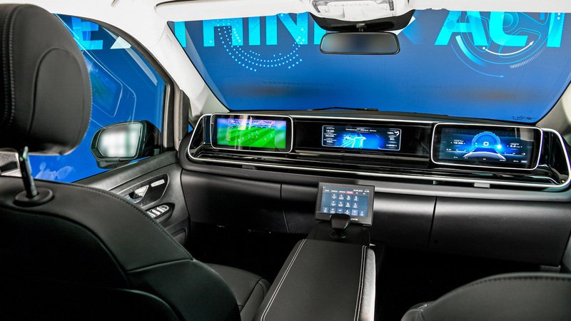 ZF con Faurecia per il display interattivo Trendsetting Cockpit
