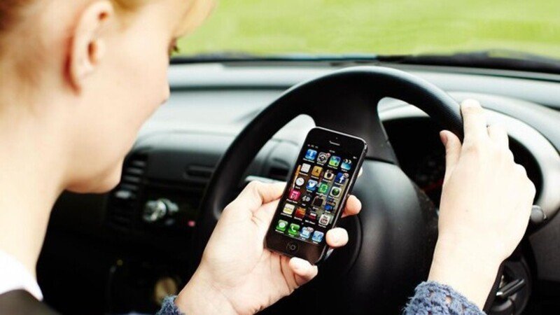 Polizia autorizzata al controllo dello smartphone in caso di incidente
