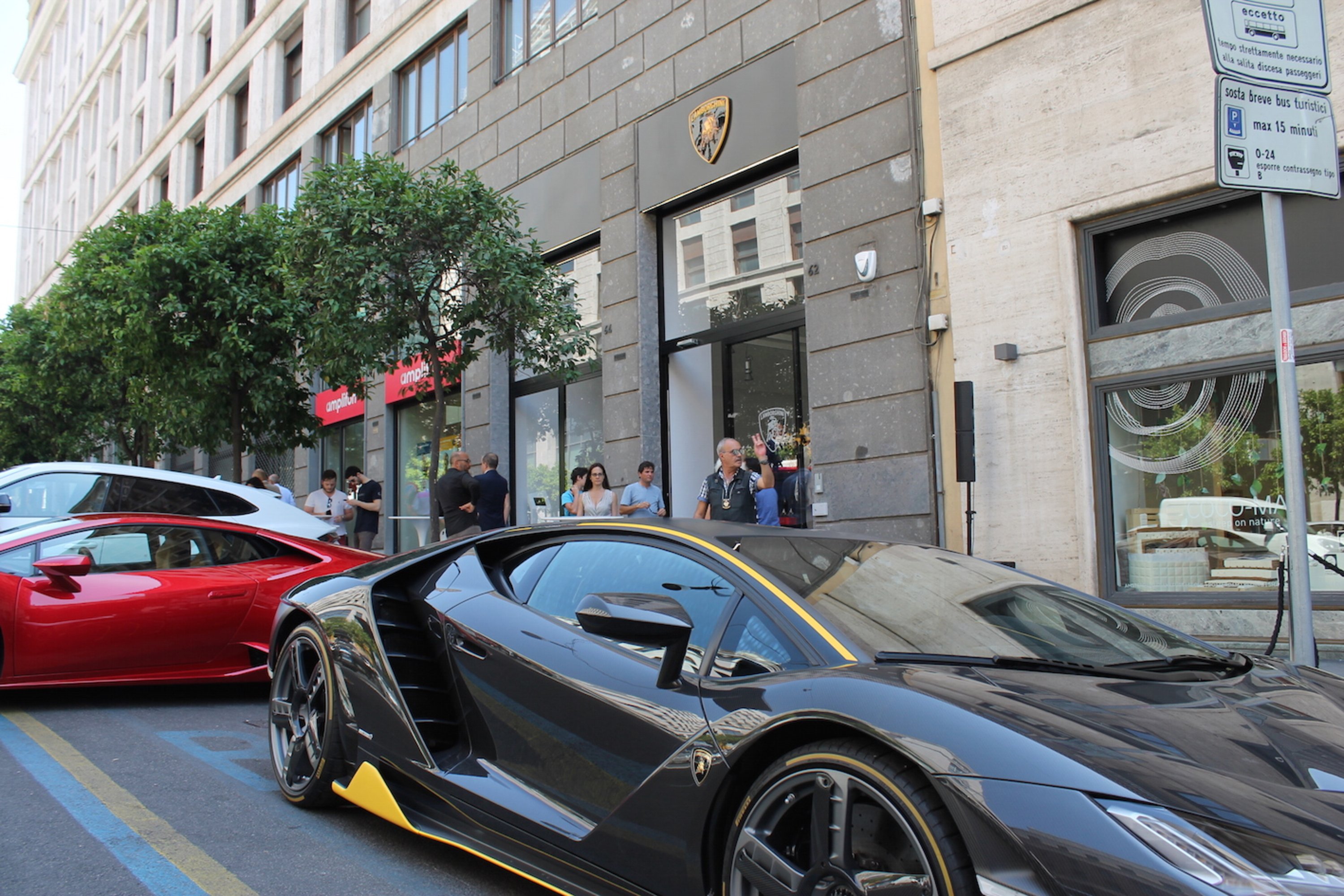 Un Toro nel centro di Roma: Lamborghini apre lo showroom nella Capitale