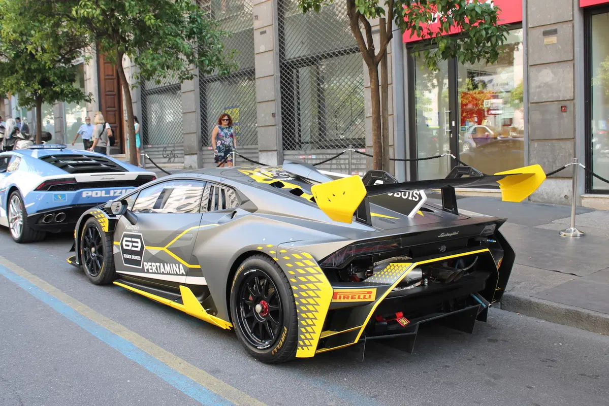 Un Toro nel centro di Roma: Lamborghini apre lo showroom nella Capitale (4)