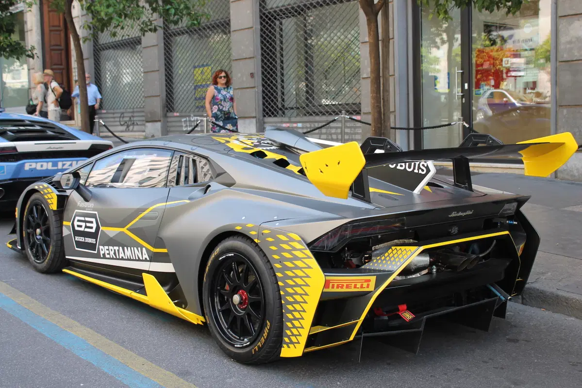 Un Toro nel centro di Roma: Lamborghini apre lo showroom nella Capitale (7)