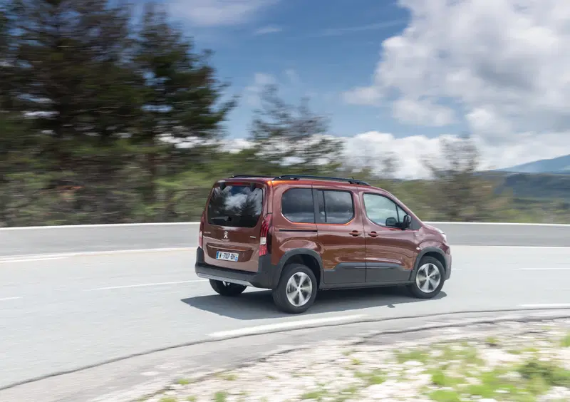 Peugeot Rifter (2018-->>) (4)