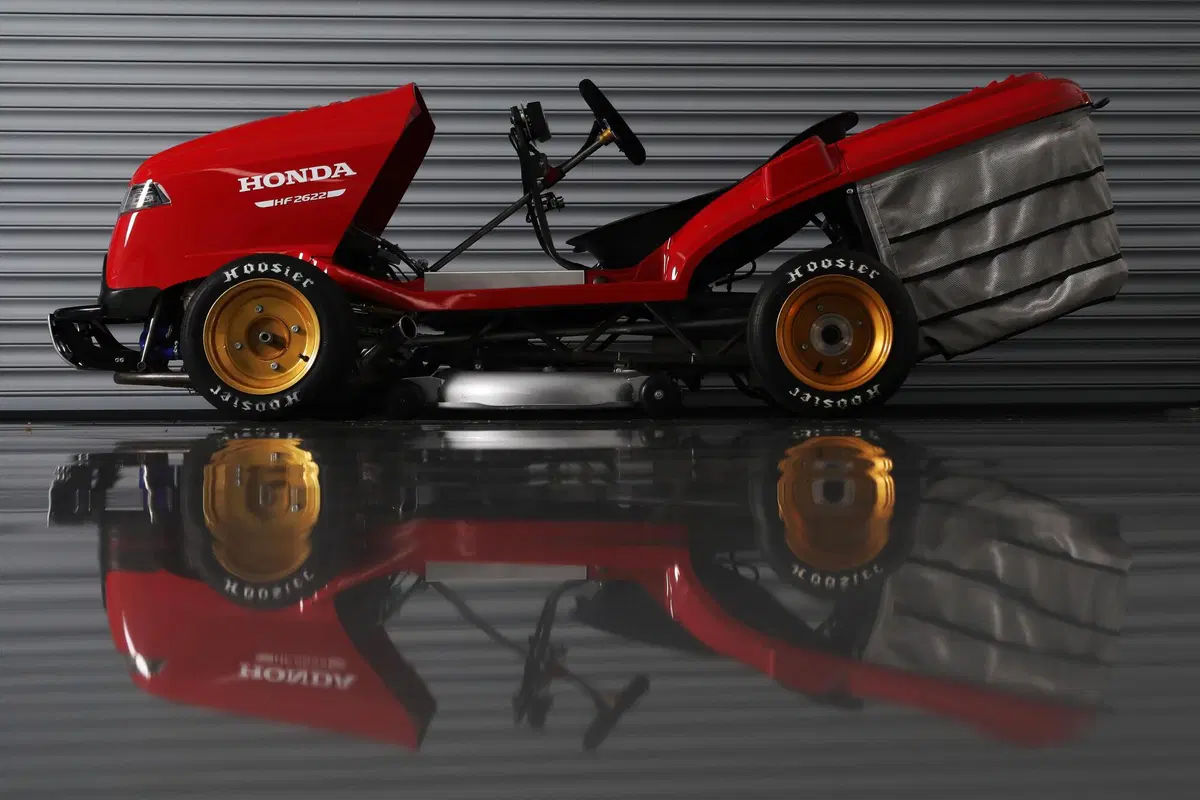 Honda Mean Mower V2, il tosaerba record da 240 km/h  (8)