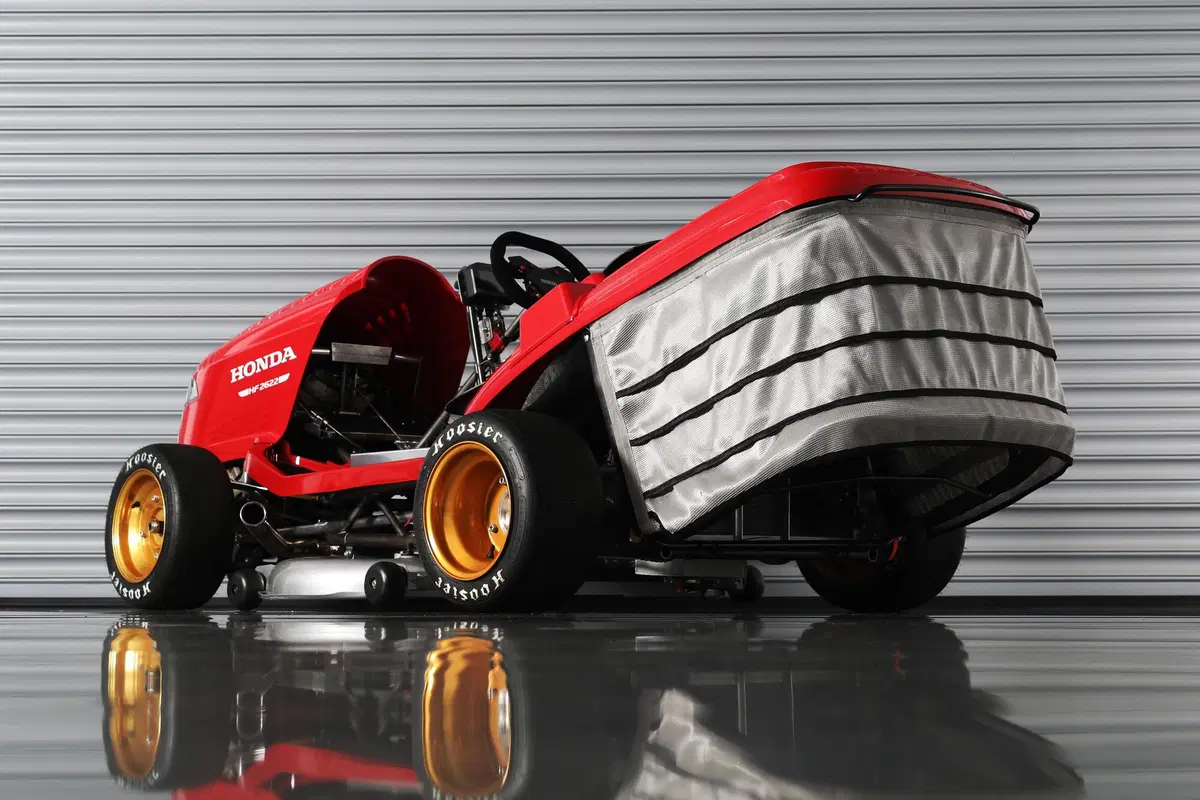 Honda Mean Mower V2, il tosaerba record da 240 km/h  (9)