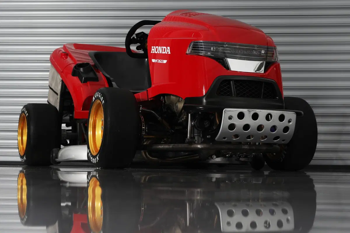 Honda Mean Mower V2, il tosaerba record da 240 km/h  (10)