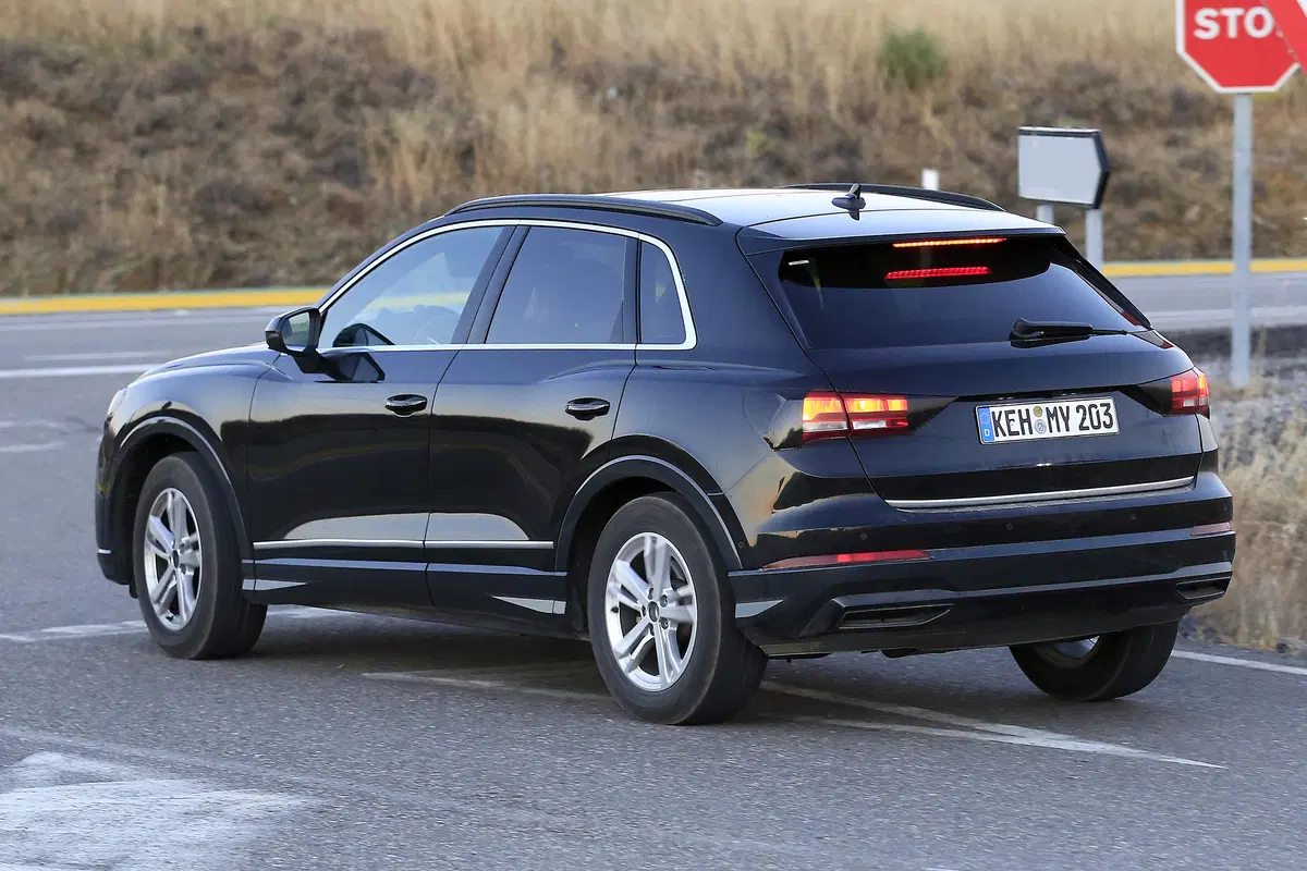 Audi Q3, le foto spia (8)