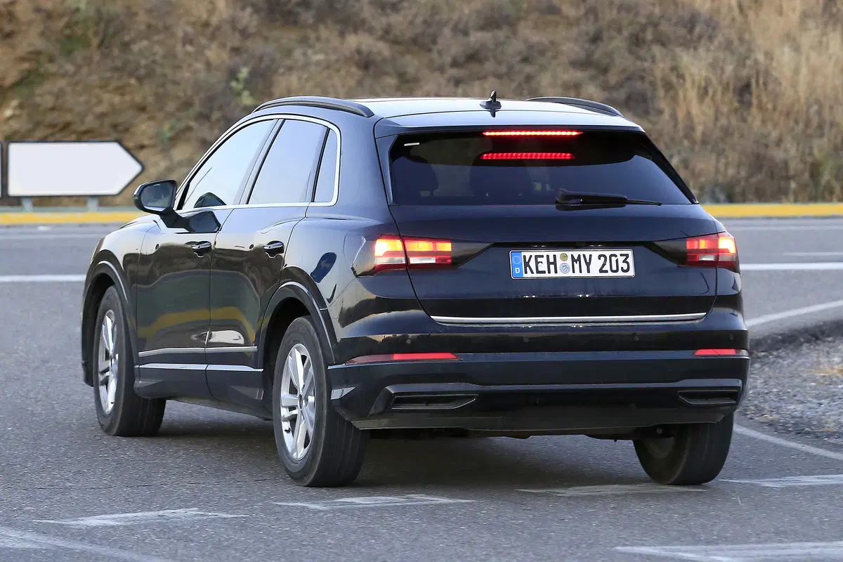 Audi Q3, le foto spia (9)
