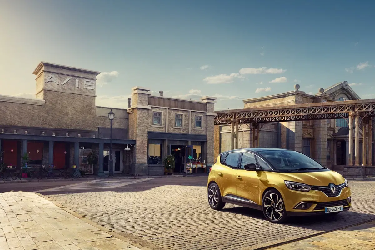 Nuova Renault Scenic: la monovolume alza il tiro