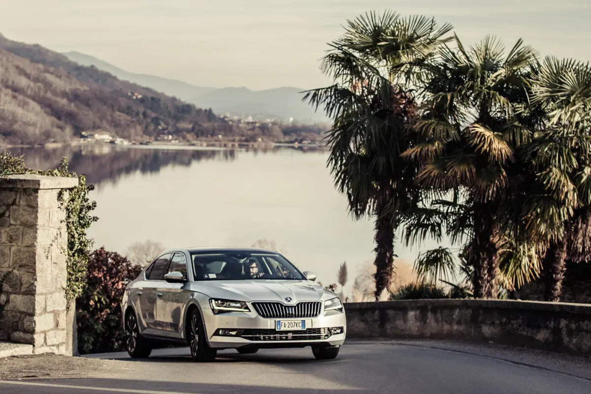Nuova Skoda Superb [Video]