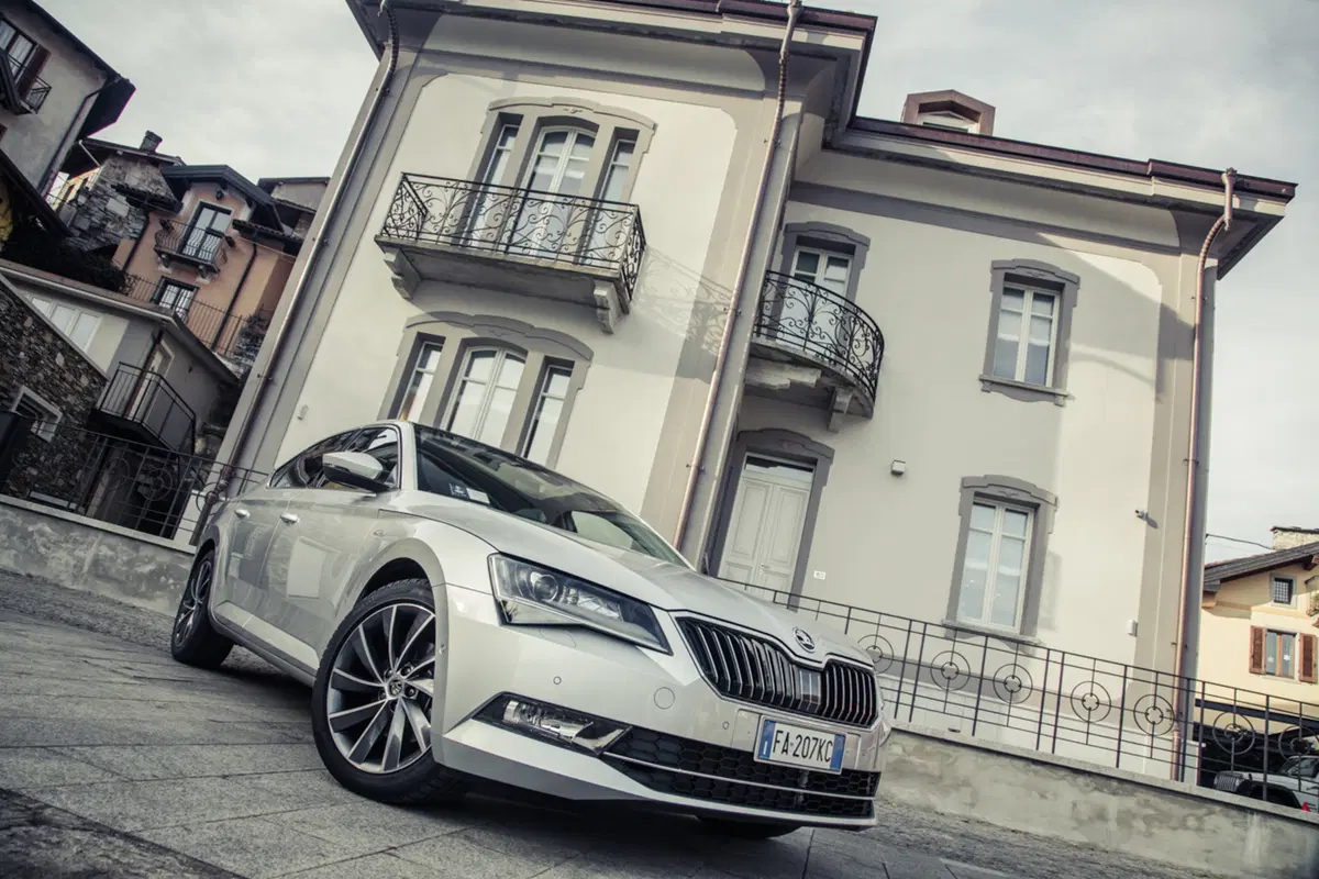 Nuova Skoda Superb [Video] (8)