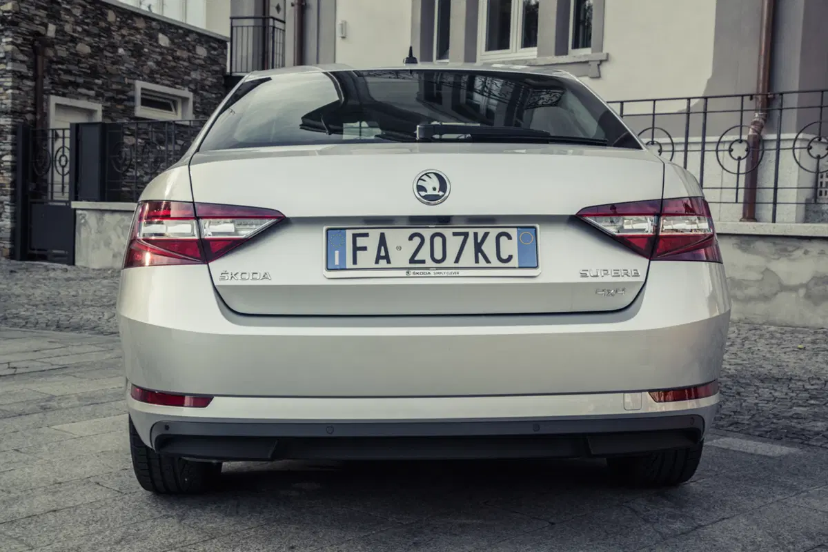 Nuova Skoda Superb [Video] (11)