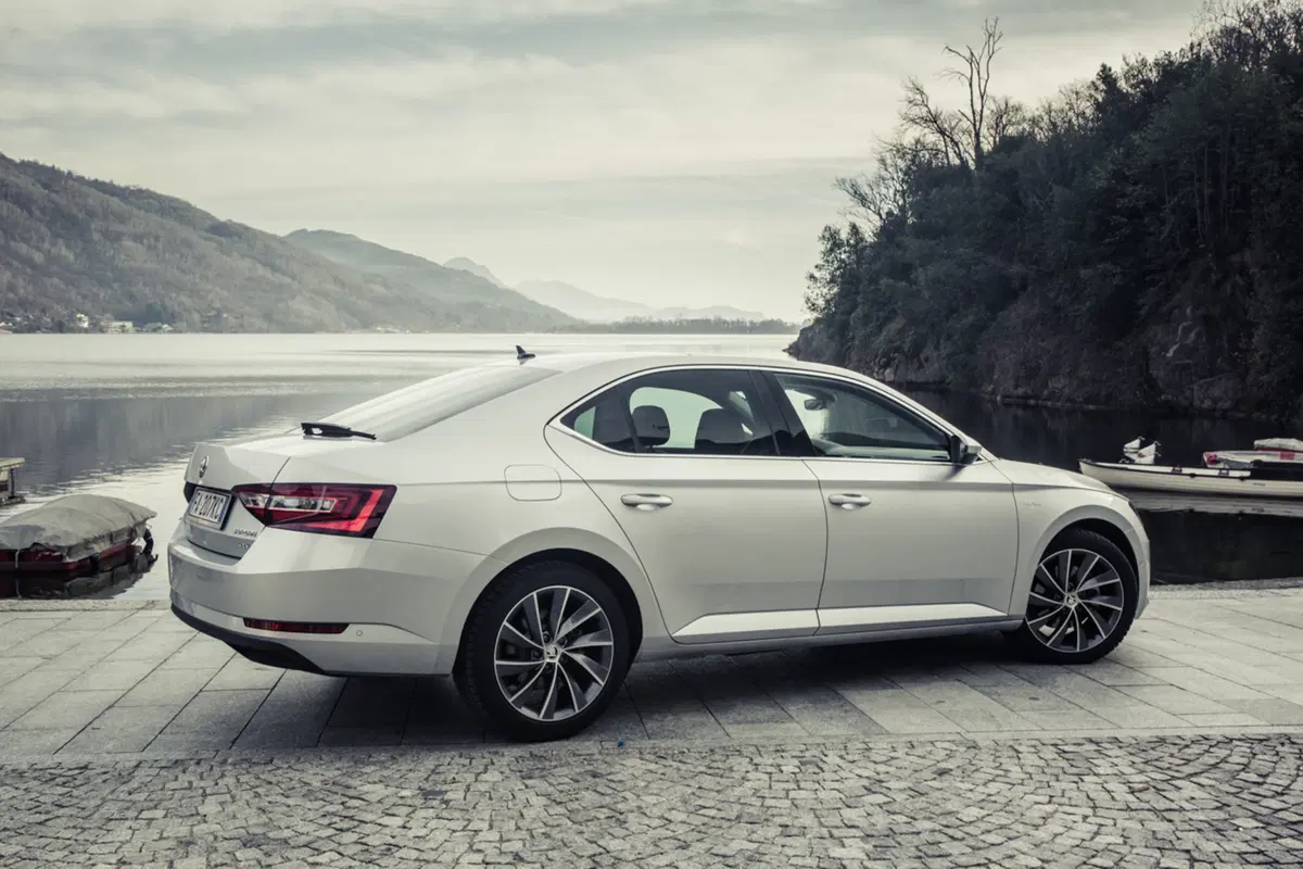 Nuova Skoda Superb [Video] (10)