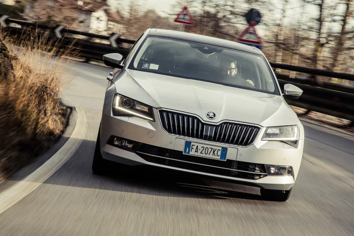 Nuova Skoda Superb [Video] (7)