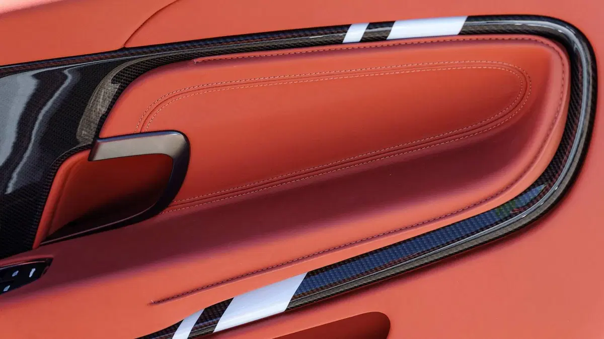 Aston Martin DB11, due nuove edizioni speciali (5)