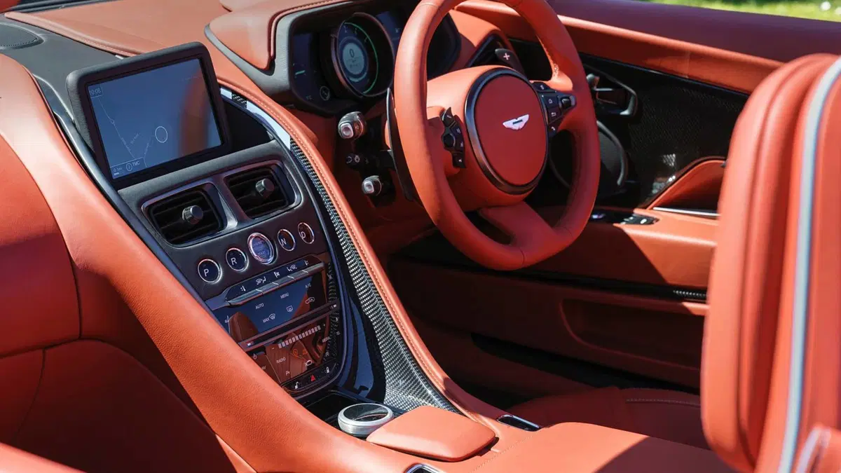 Aston Martin DB11, due nuove edizioni speciali (3)