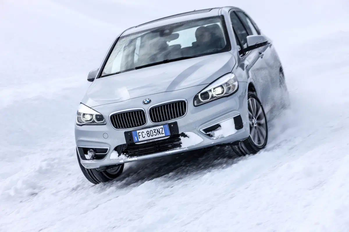 BMW 225xe Active Tourer [Video]