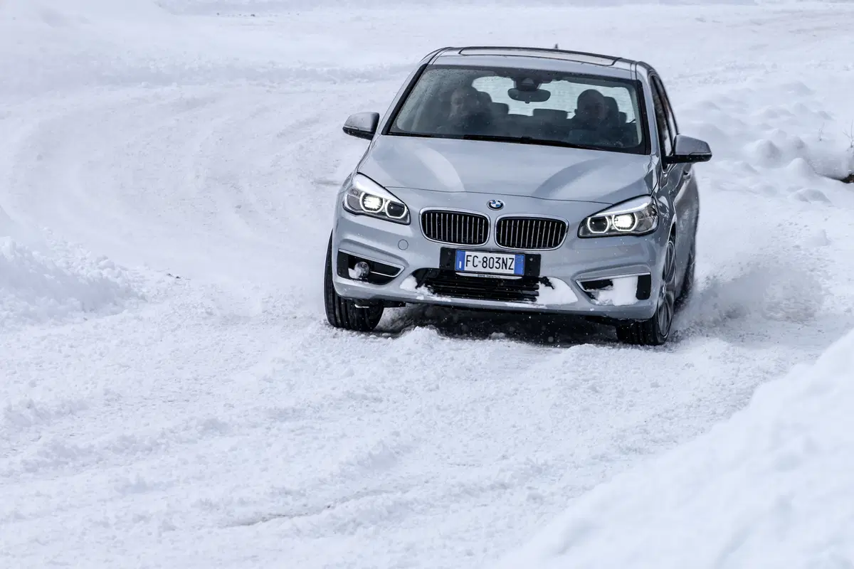 BMW 225xe Active Tourer [Video] (2)