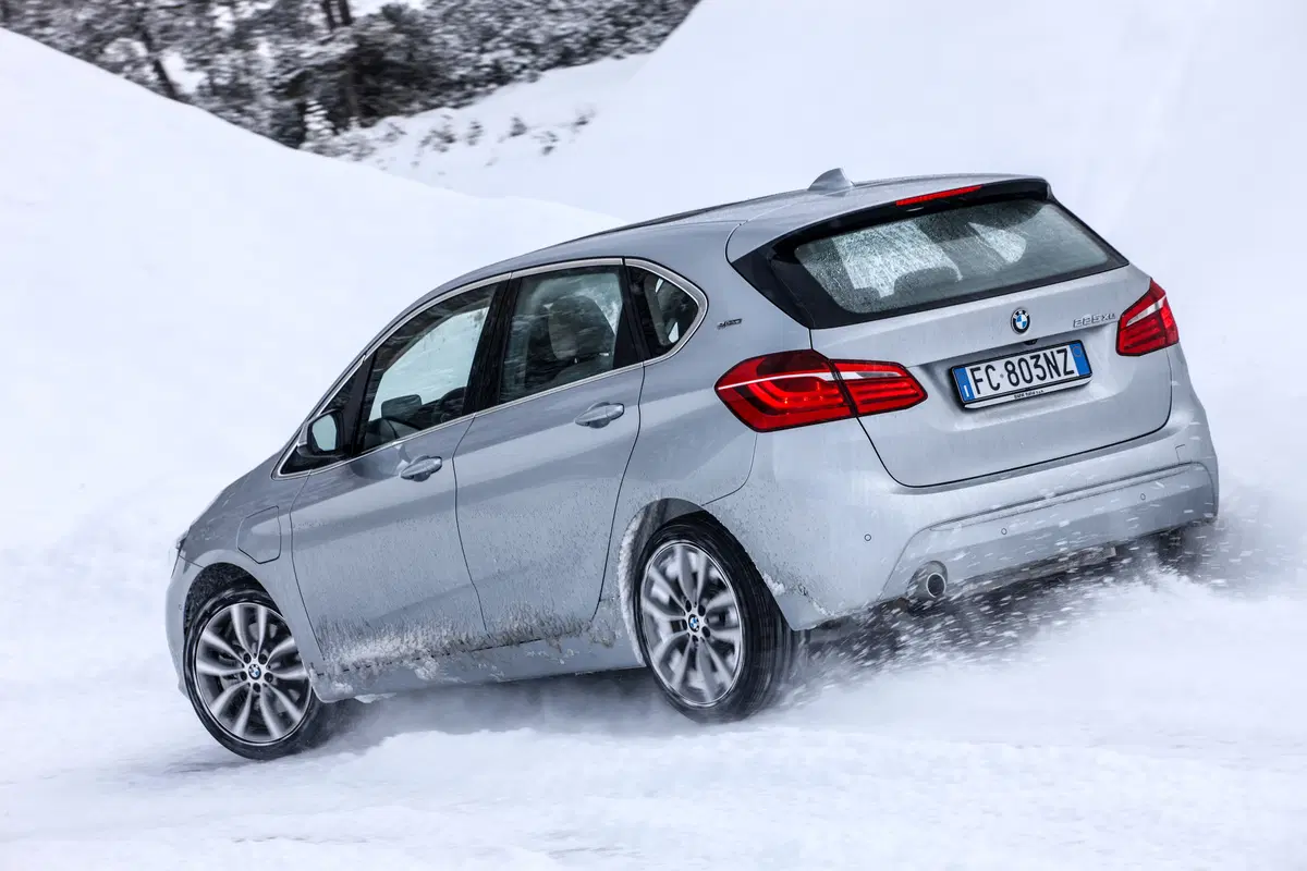 BMW 225xe Active Tourer [Video] (3)