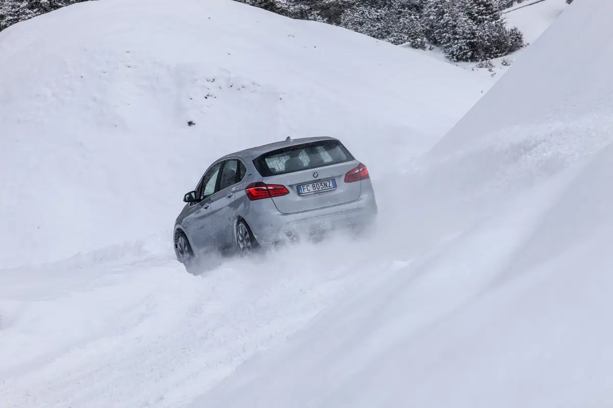 BMW 225xe Active Tourer [Video] (5)