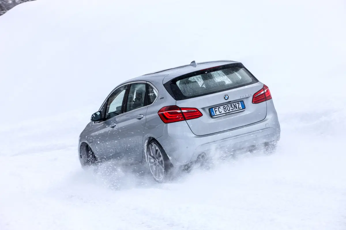 BMW 225xe Active Tourer [Video] (7)