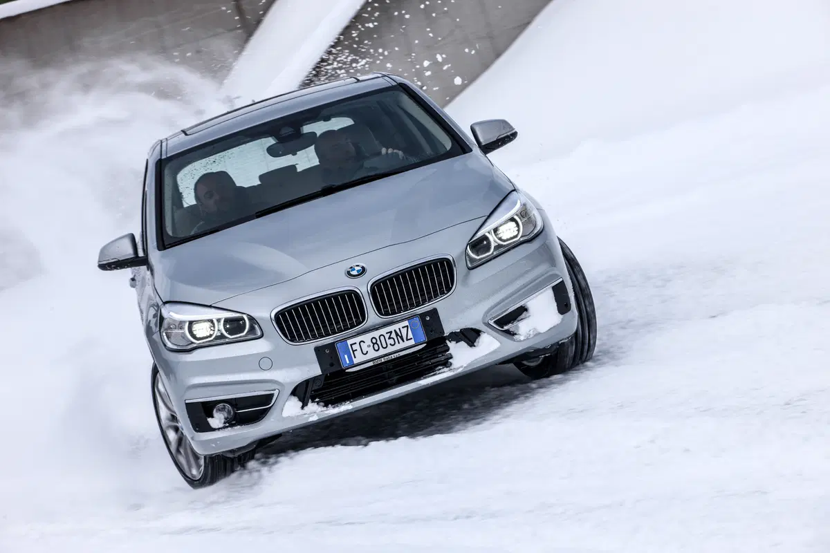 BMW 225xe Active Tourer [Video] (8)