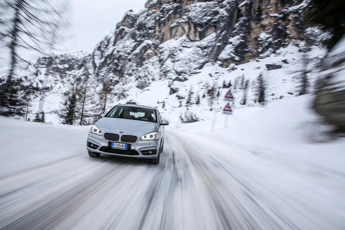 BMW 225xe Active Tourer [Video] (11)