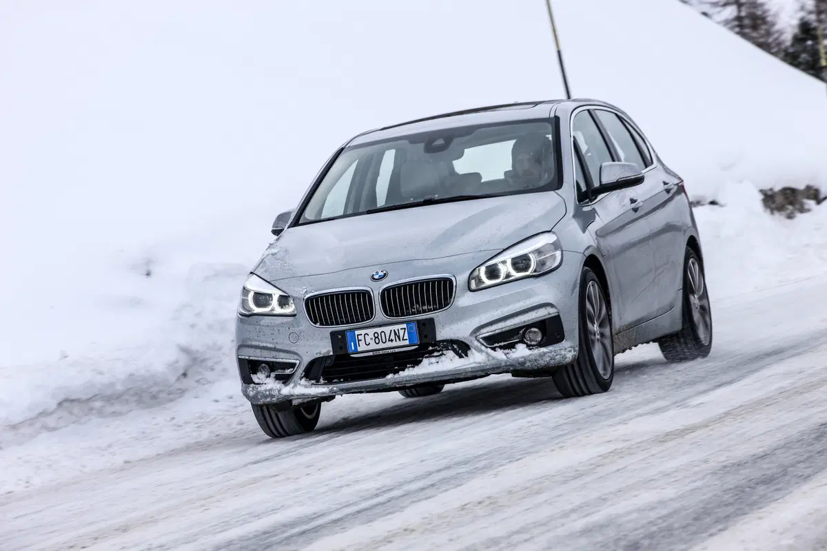 BMW 225xe Active Tourer [Video] (6)