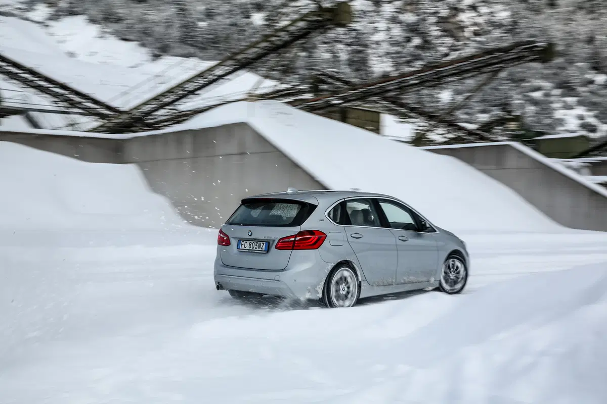 BMW 225xe Active Tourer [Video] (12)