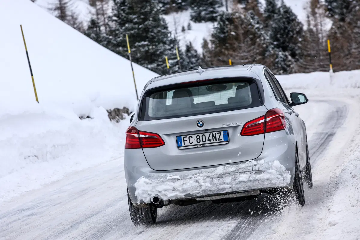 BMW 225xe Active Tourer [Video] (16)
