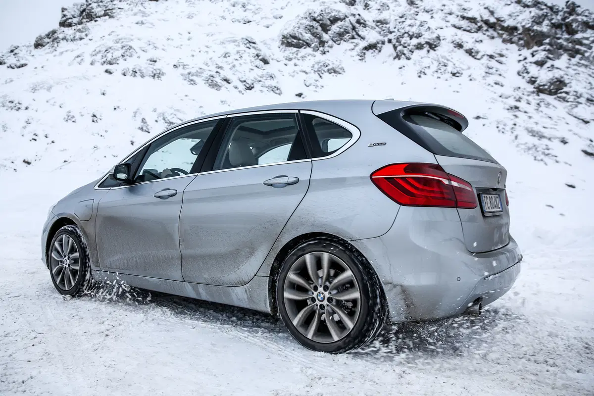 BMW 225xe Active Tourer [Video] (21)