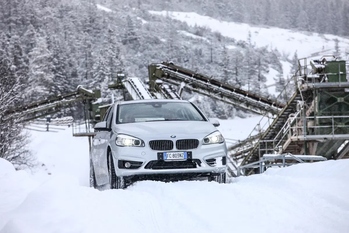 BMW 225xe Active Tourer [Video] (26)