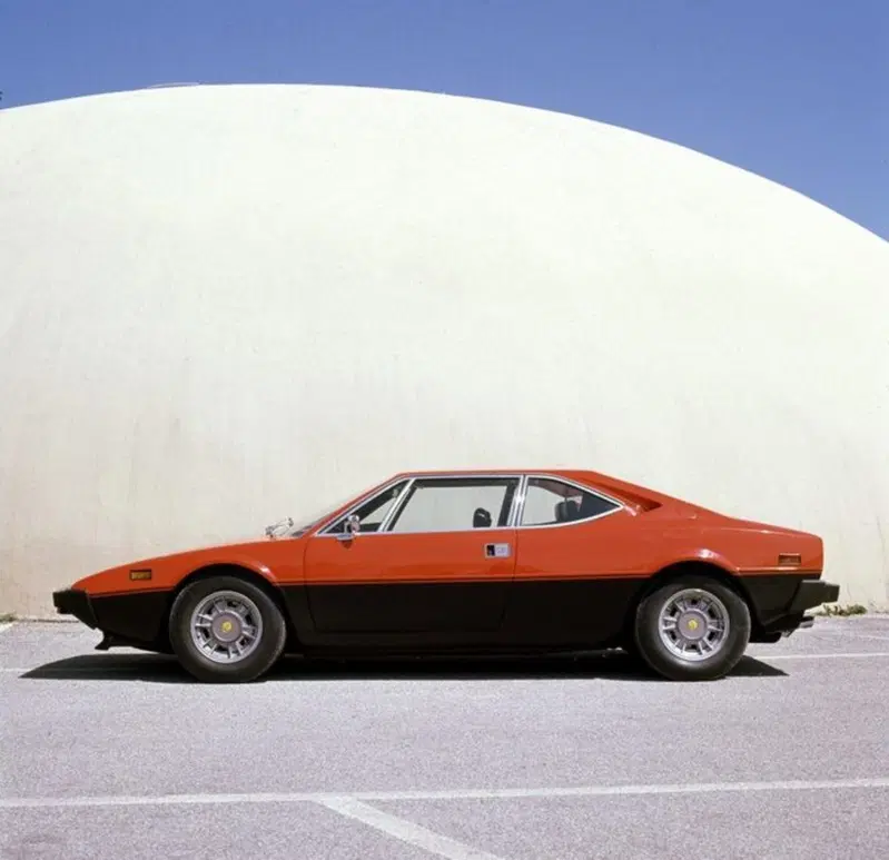 Per il mercato italiano fu realizzata la 208 GT4, versione della 308 GT4 con motore 2 litri per aggirare le pesante tassazione dell'epoca. Aveva 180 CV