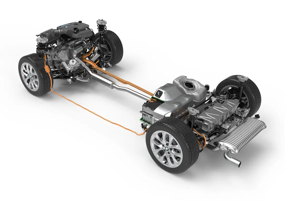 BMW 225xe Active Tourer [Video] (27)
