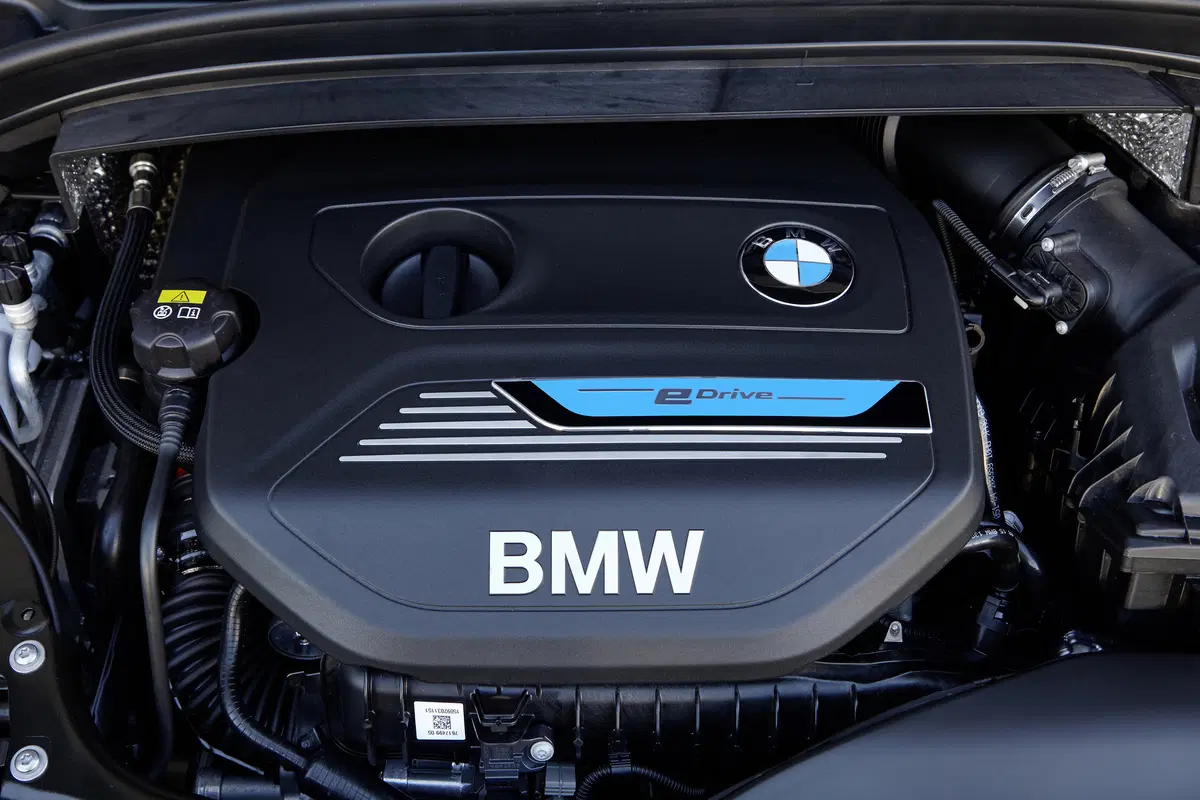 BMW 225xe Active Tourer [Video] (29)