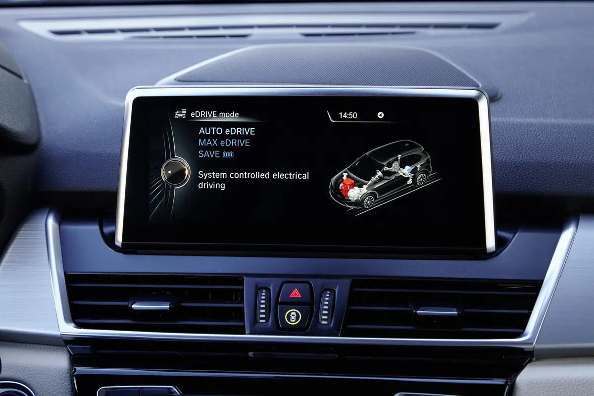 BMW 225xe Active Tourer [Video] (4)
