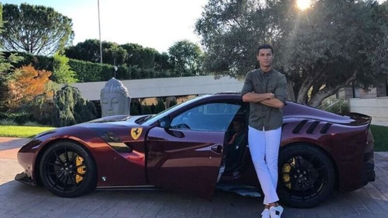 Cristiano Ronaldo-Juve, pronto un contratto come testimonial di Ferrari?