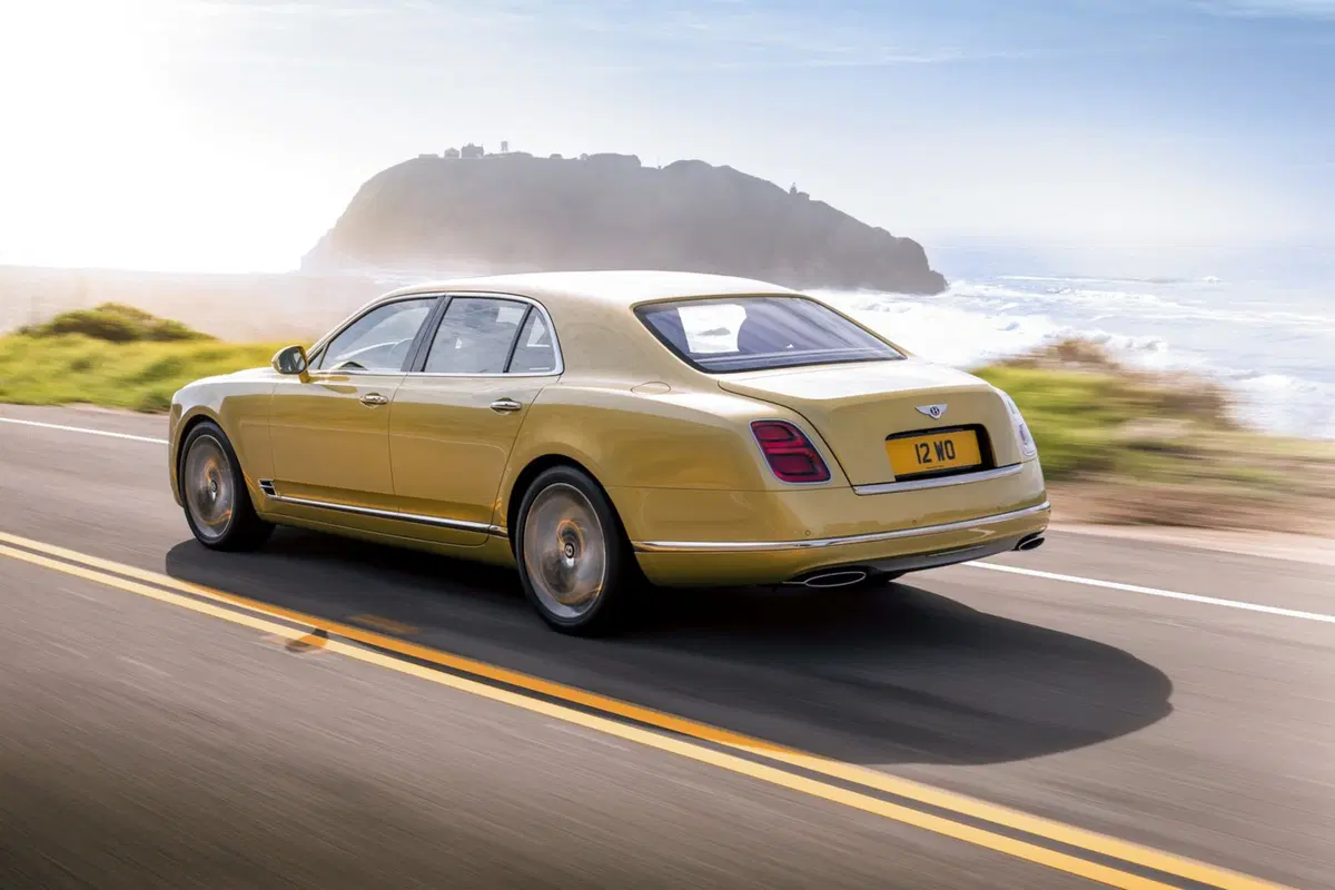 Bentley Mulsanne passo lungo. Per chi non ne ha mai abbastanza