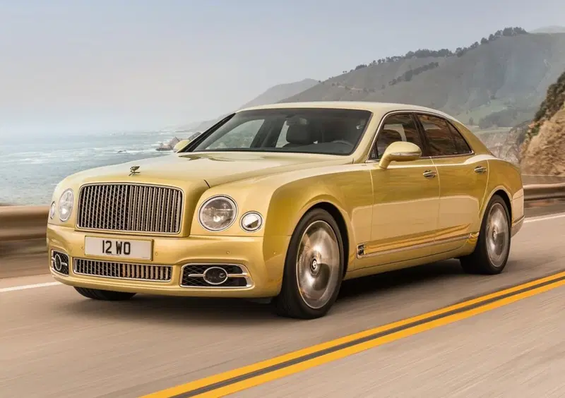 Bentley Mulsanne restyling, ancora pi&ugrave; lusso. E arriva il passo lungo